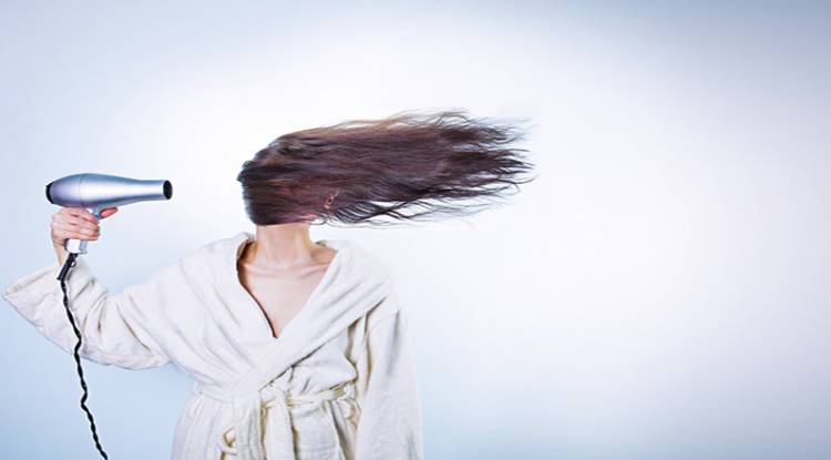 7 Reasons Your Hair Is Dry And Brittle | Simply Supplements