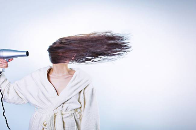 7 Reasons your Hair is Dry and Brittle